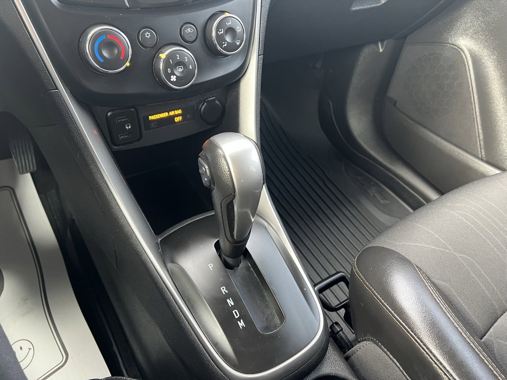 Used 2020 Chevrolet Trax LT w/ LT Convenience Package image 34