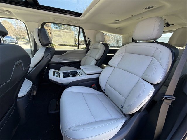 New 2025 Lincoln Navigator Reserve image 23