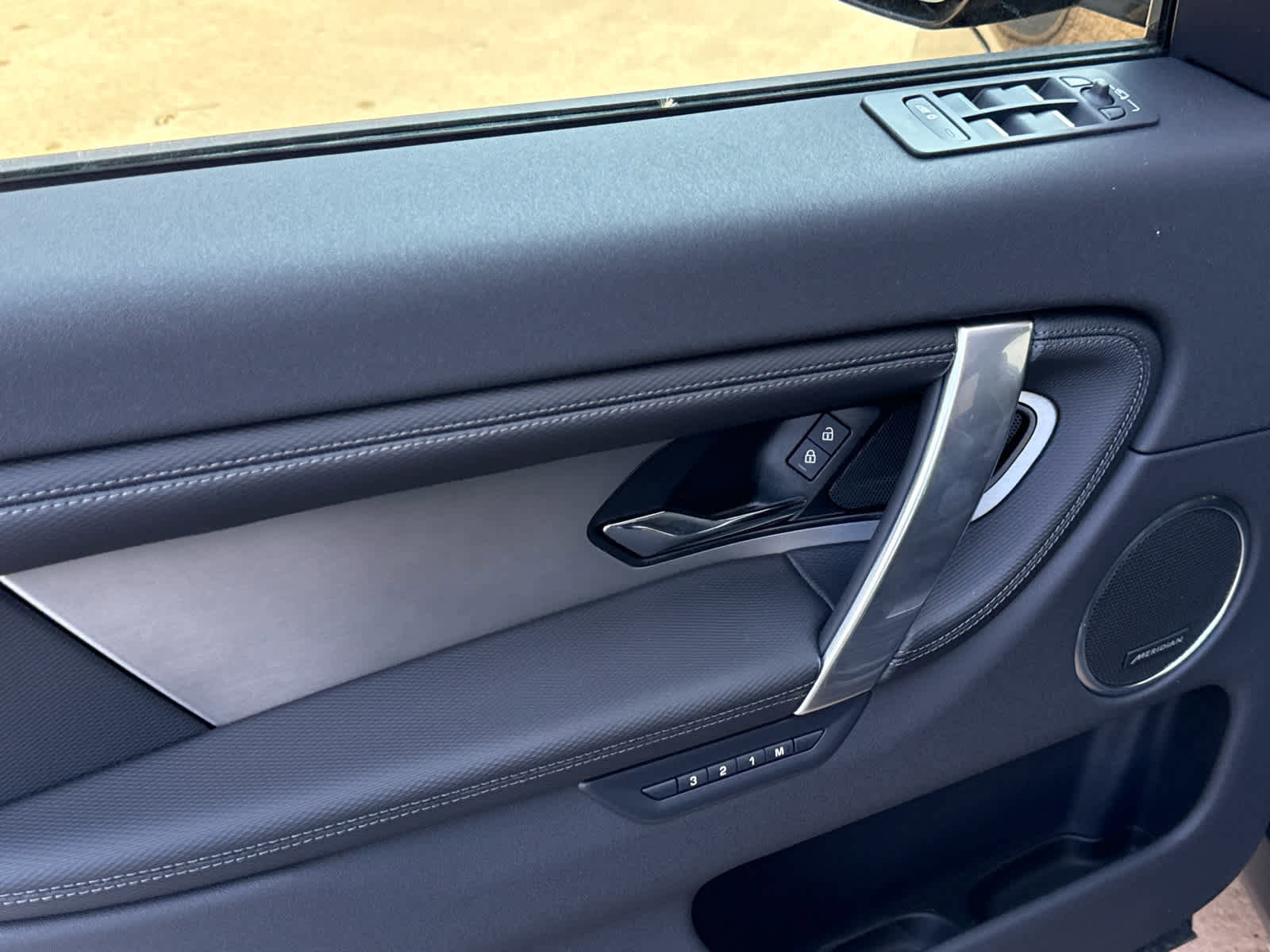 Used 2026 Land Rover Discovery Sport Landmark image 14