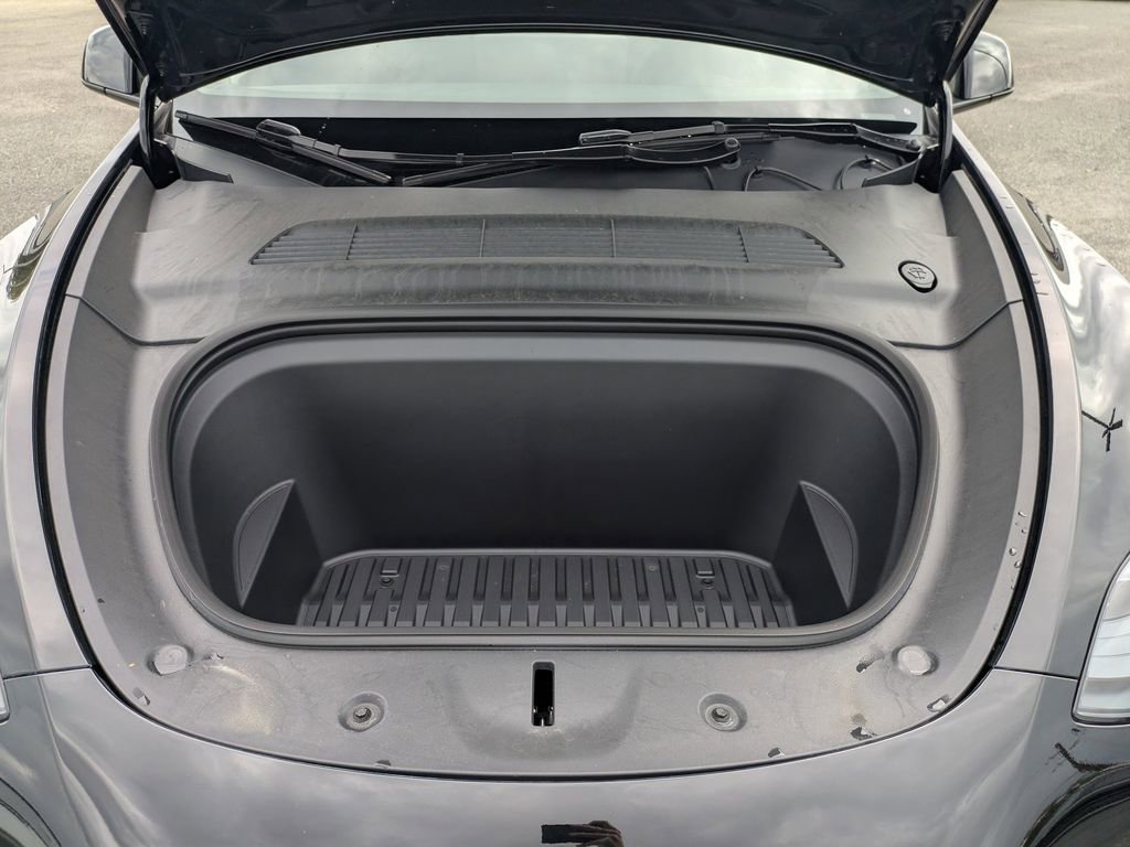 Used 2024 Tesla Model Y Performance image 10