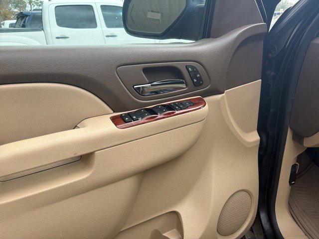 Used 2014 Chevrolet Suburban LT image 19