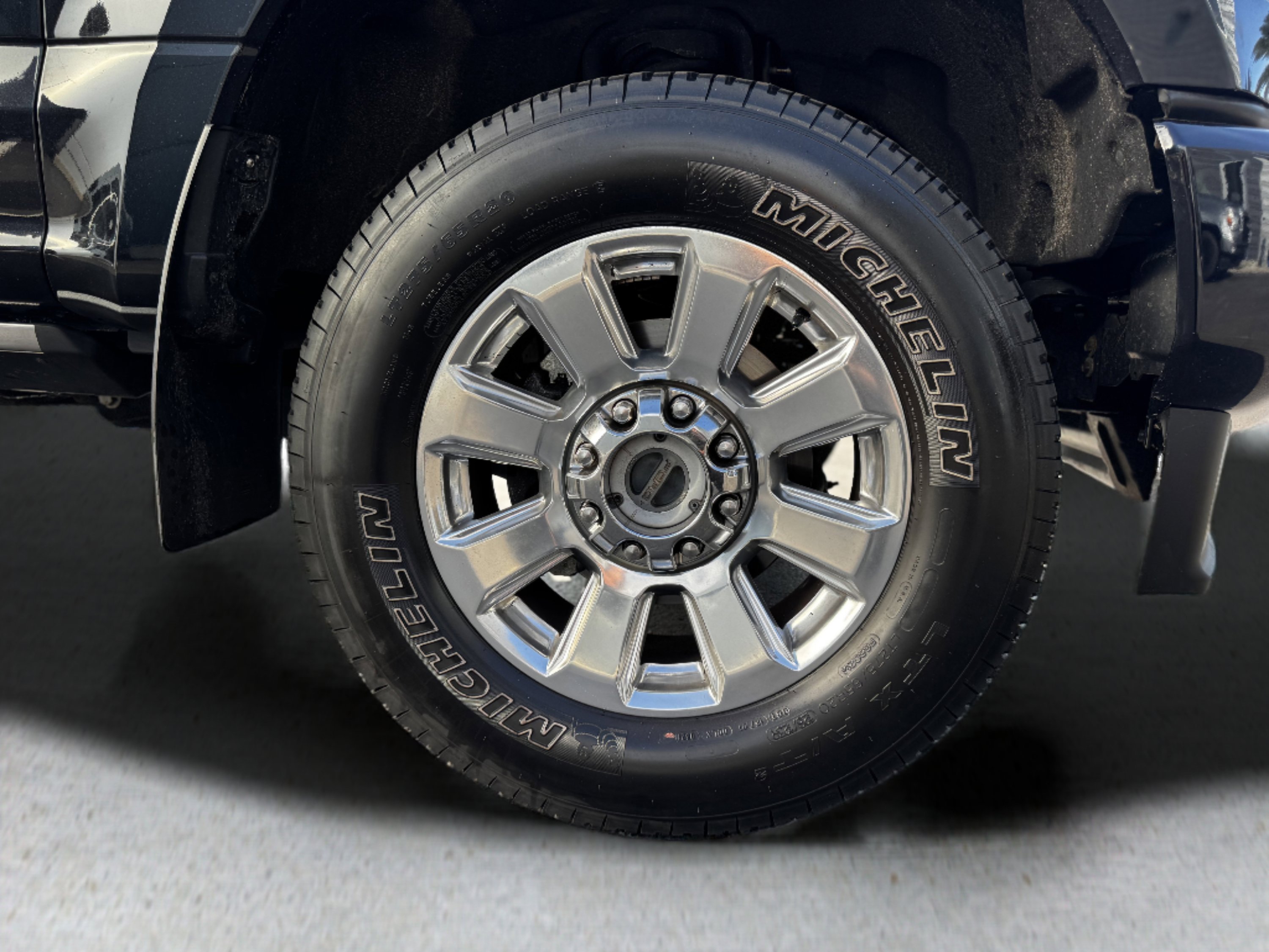 Used 2021 Ford F250 Platinum w/ FX4 Off-Road Package image 4