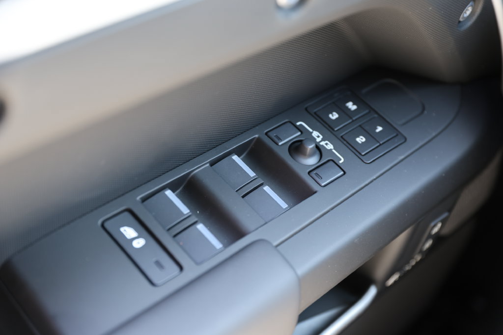 New 2026 Land Rover Defender 110 X-Dynamic SE AWD/4WD image 24
