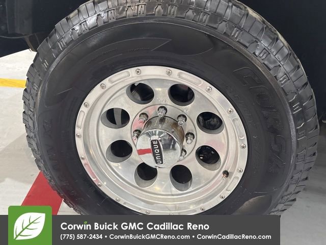 Used 2005 GMC Sierra 2500 SLE w/ Skid Plate Package image 37