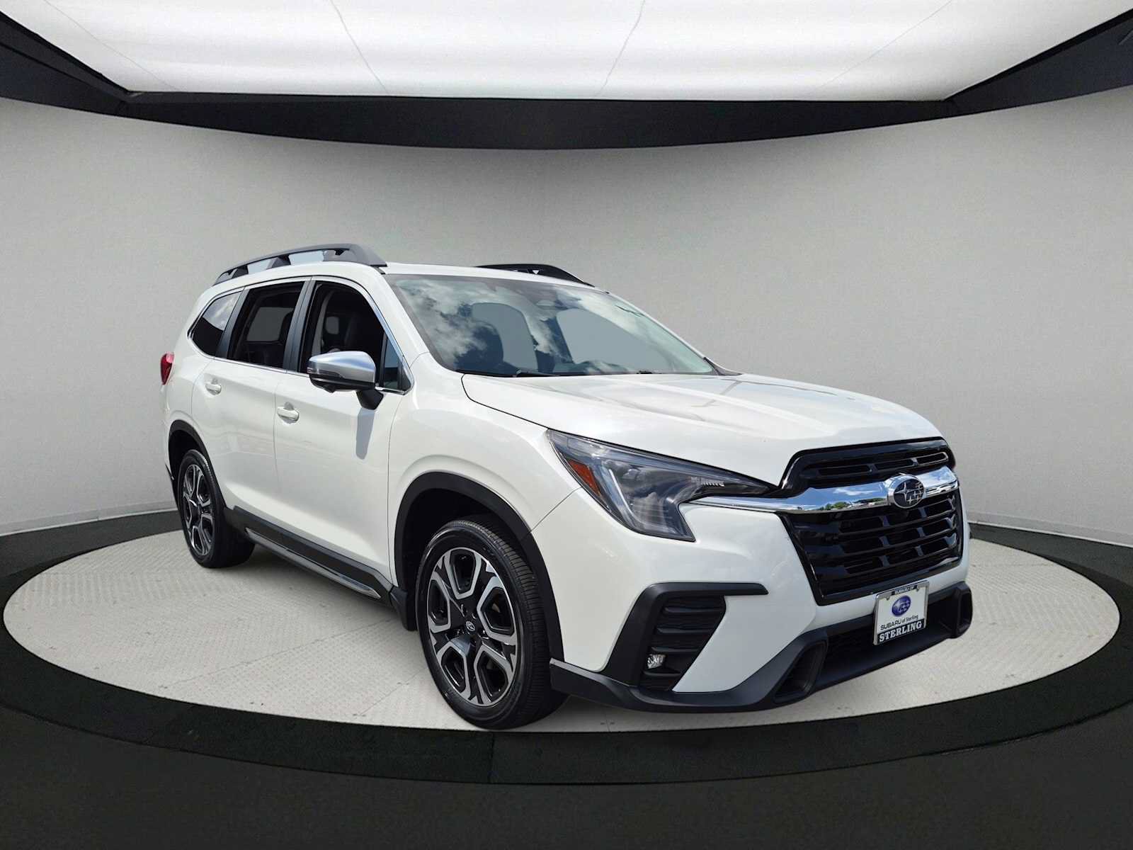 Used 2023 Subaru Ascent Limited w/ Technology Package AWD/4WD image 2