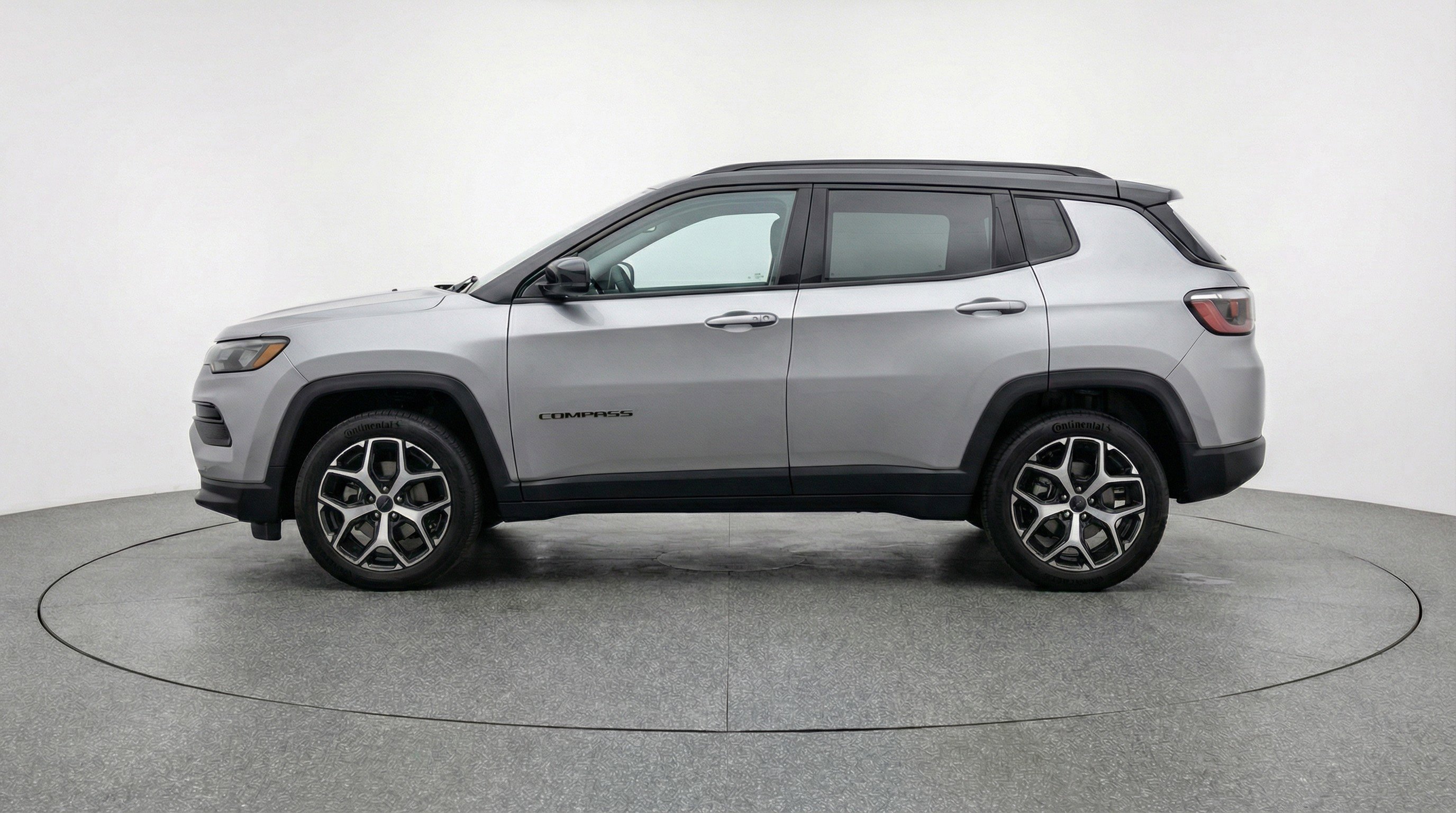 Used 2025 Jeep Compass Limited image 5