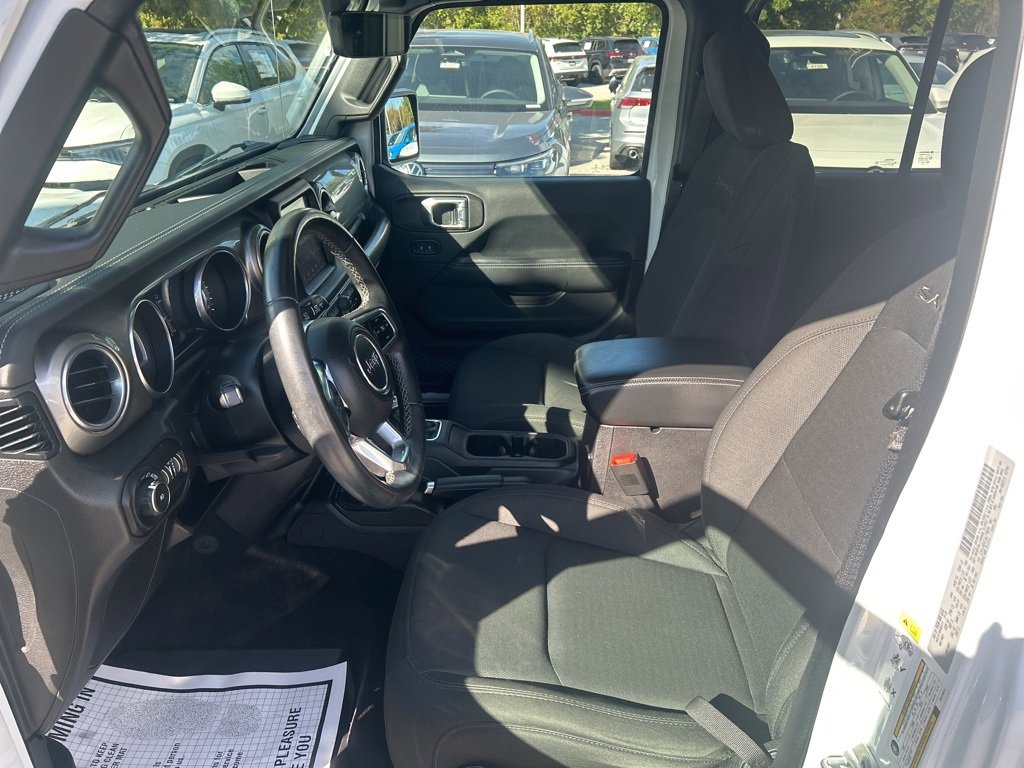 Used 2018 Jeep Wrangler Unlimited Sahara image 12