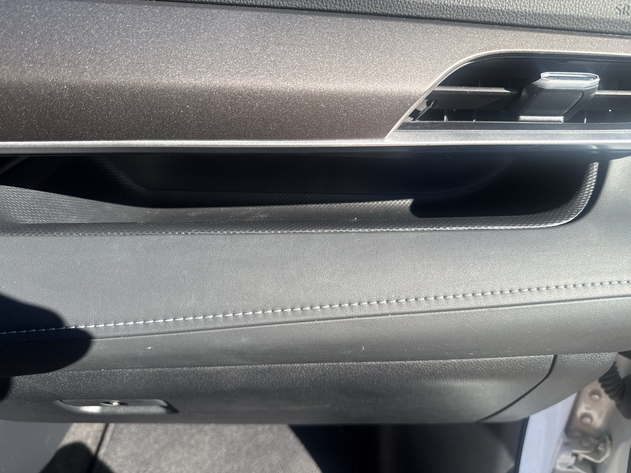 Used 2024 Toyota Highlander LE FWD image 19