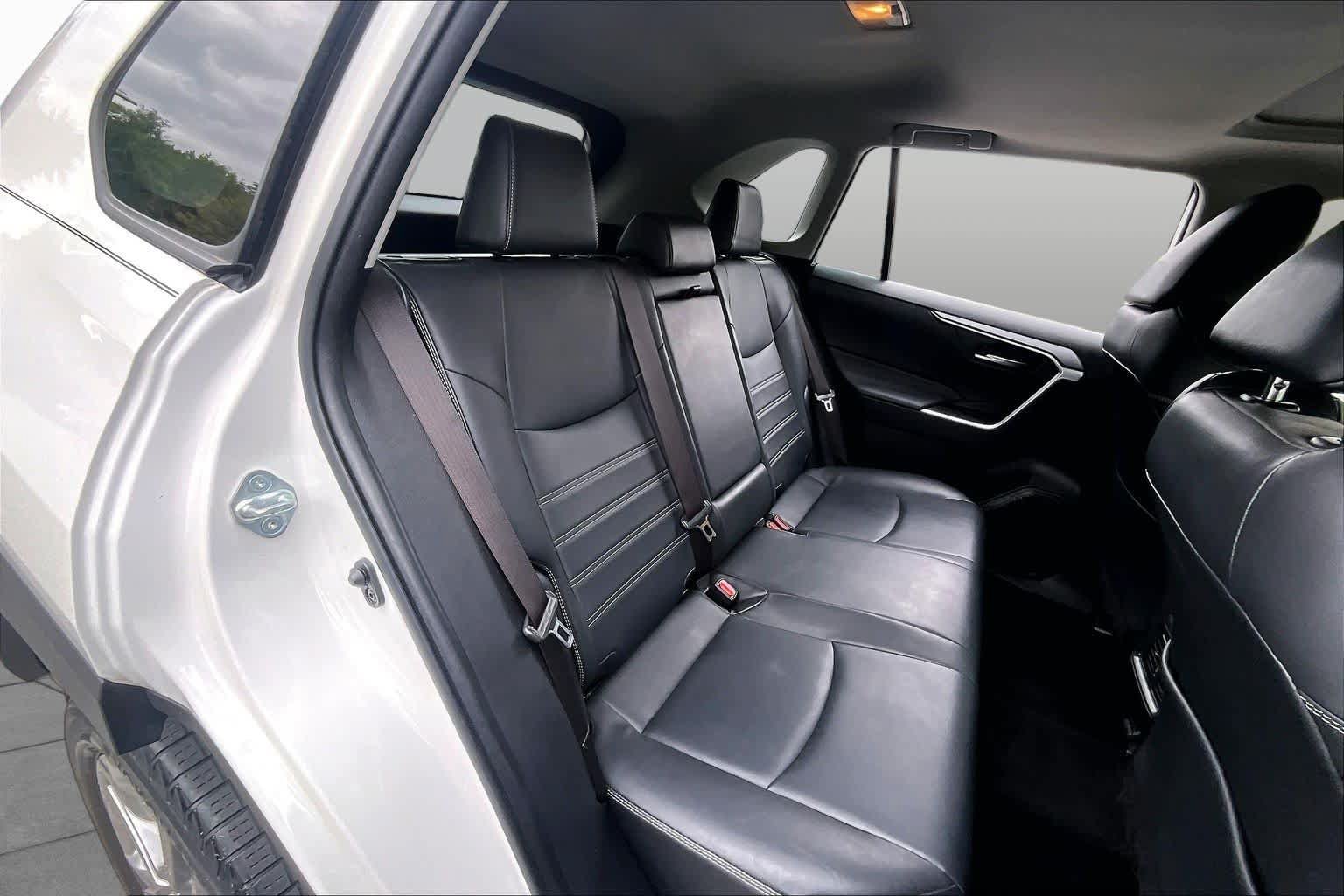 Used 2020 Toyota RAV4 XLE Premium AWD/4WD image 21