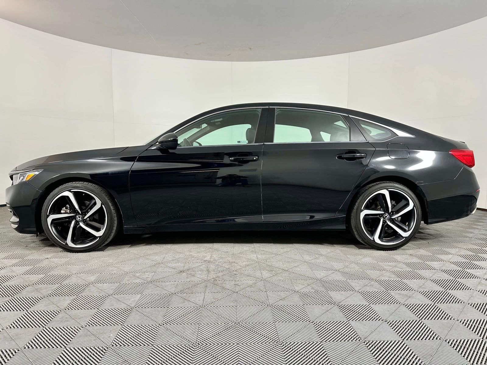 Used 2018 Honda Accord Sport image 16