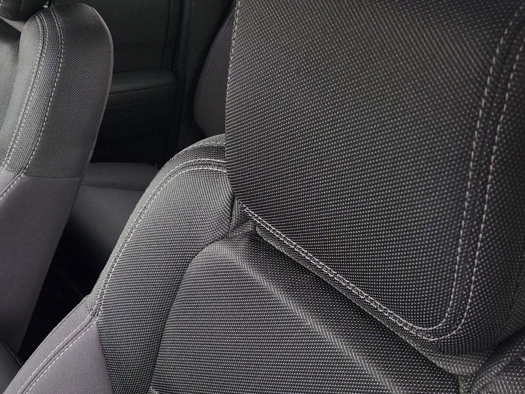 Used 2024 Nissan Frontier SV image 15