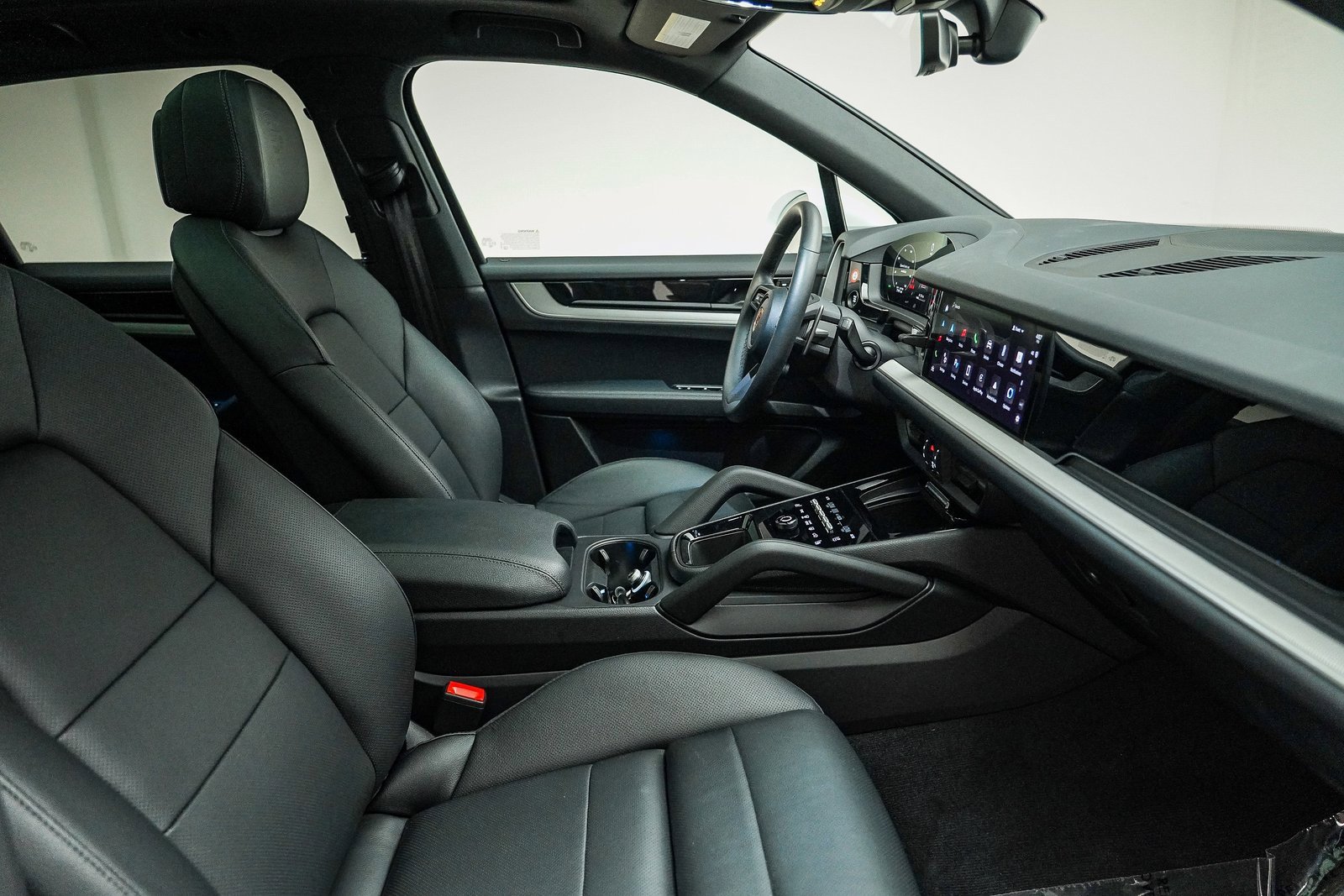 Used 2025 Porsche Cayenne image 22