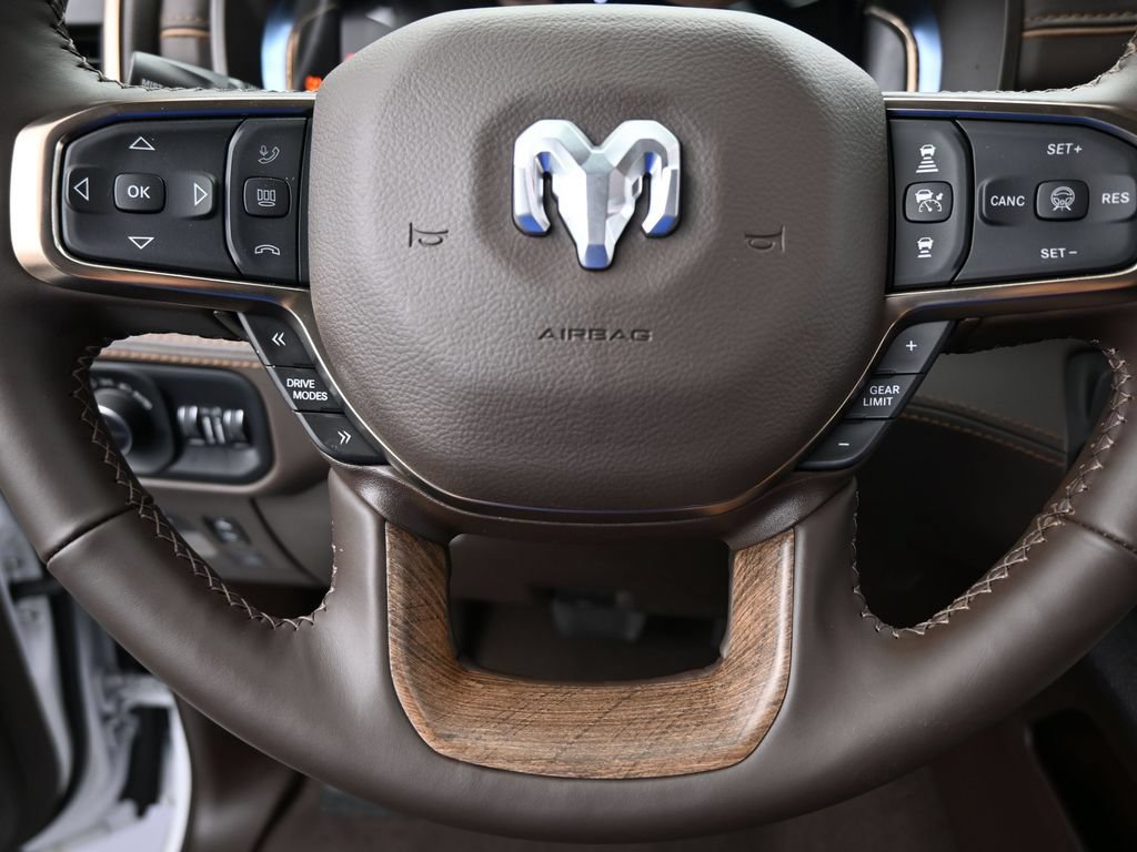 Used 2025 RAM 1500 Limited AWD/4WD image 32