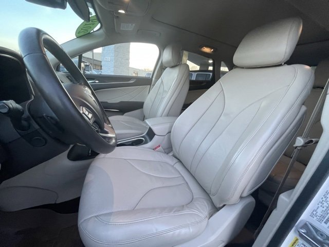 Used 2019 Lincoln MKC Reserve image 12