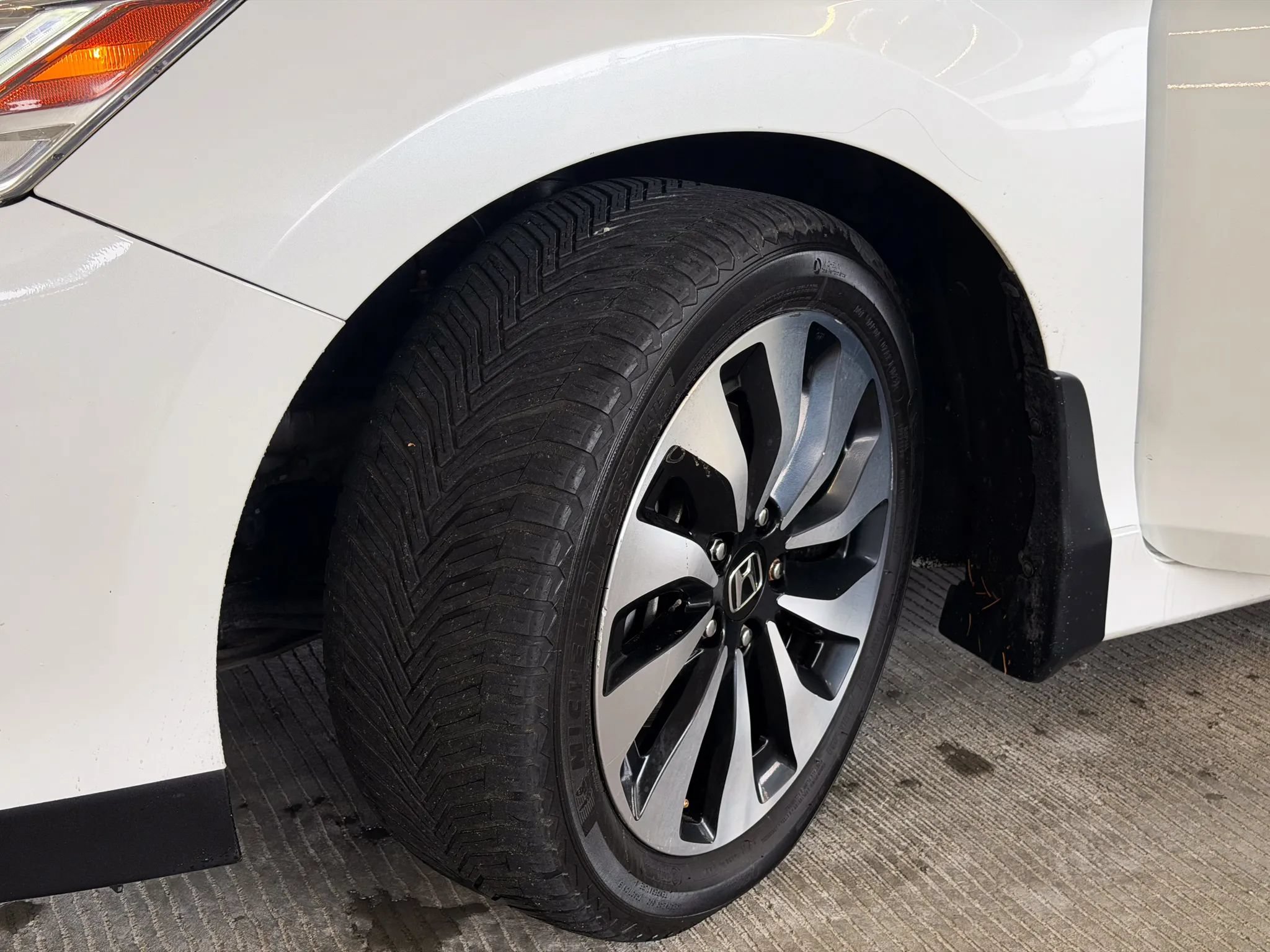 Used 2017 Honda Accord Touring image 15