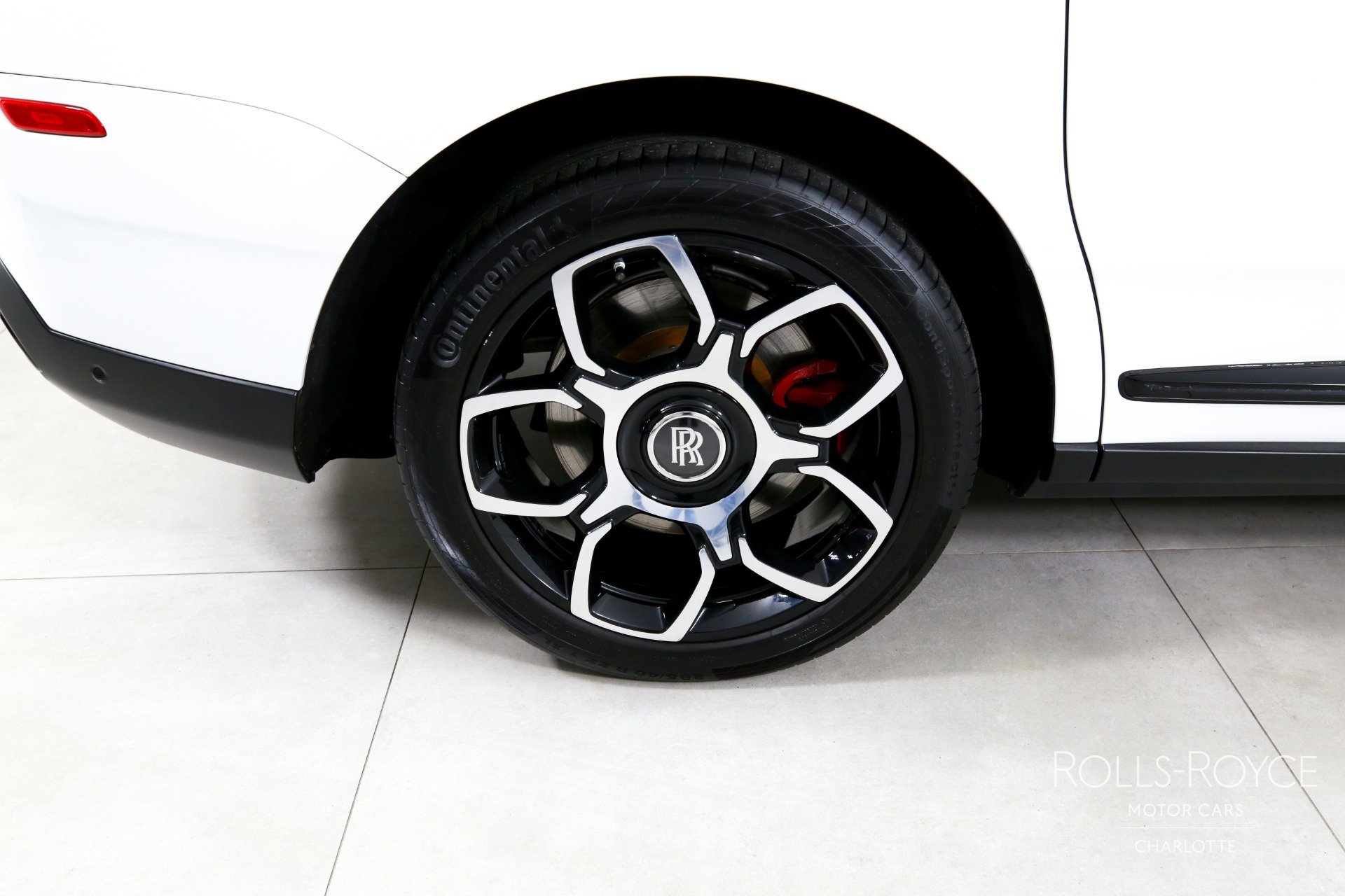 Used 2021 Rolls-Royce Cullinan Black Badge image 40