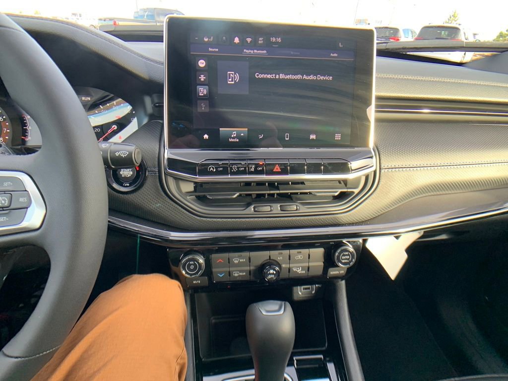 New 2026 Jeep Compass Latitude image 19