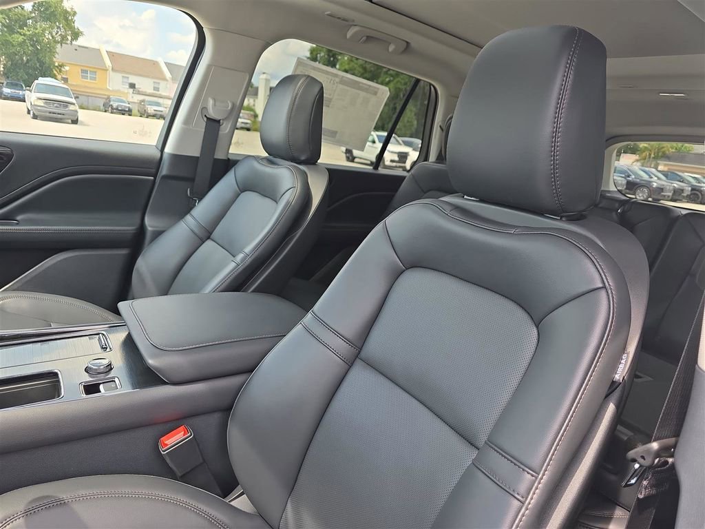 New 2025 Lincoln Aviator 2WD w/ Equipment Group 101A image 18