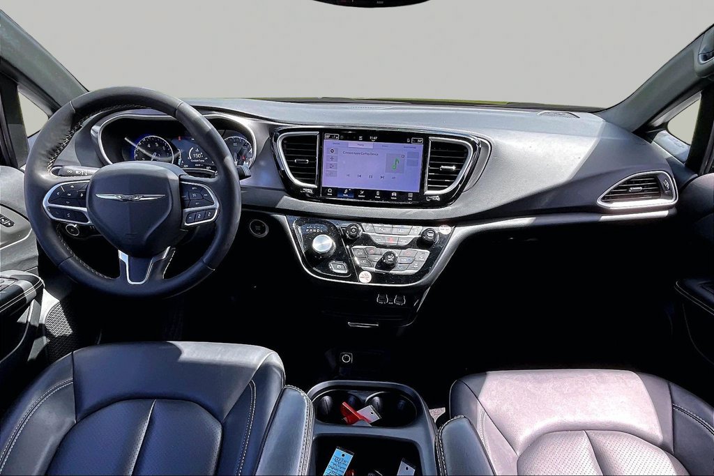 Used 2025 Chrysler Pacifica Select FWD image 6