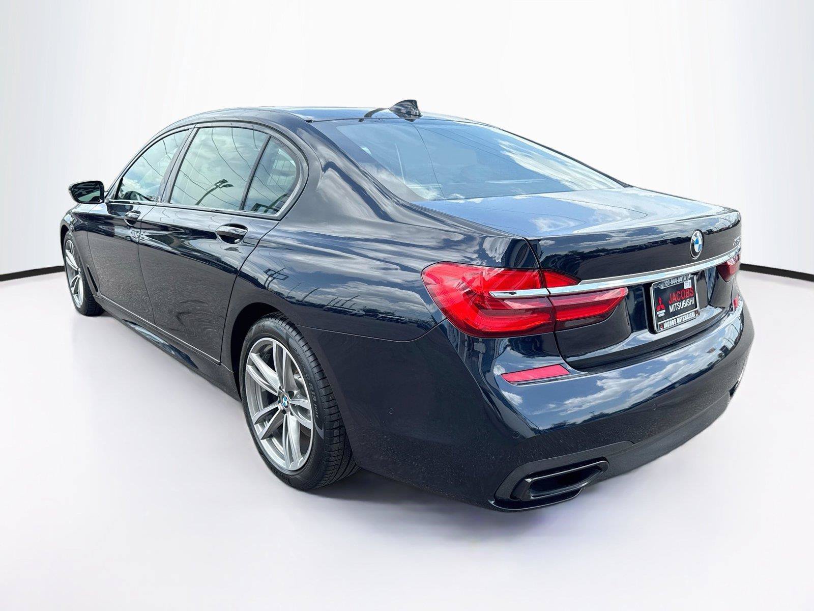Used 2019 BMW 750i w/ Executive Package RWD image 3