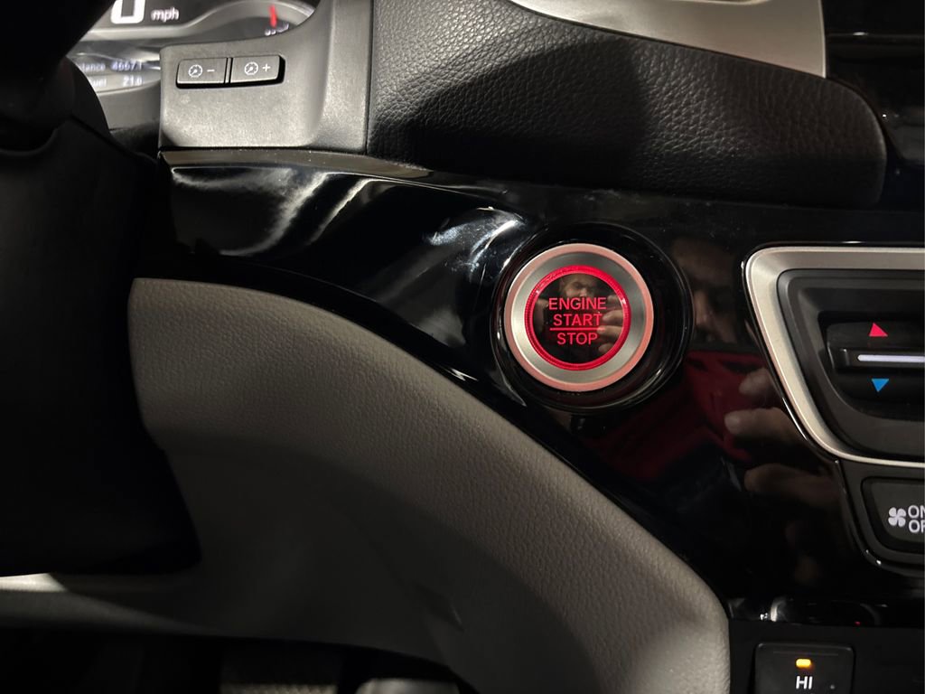 Used 2017 Honda Pilot Touring image 32