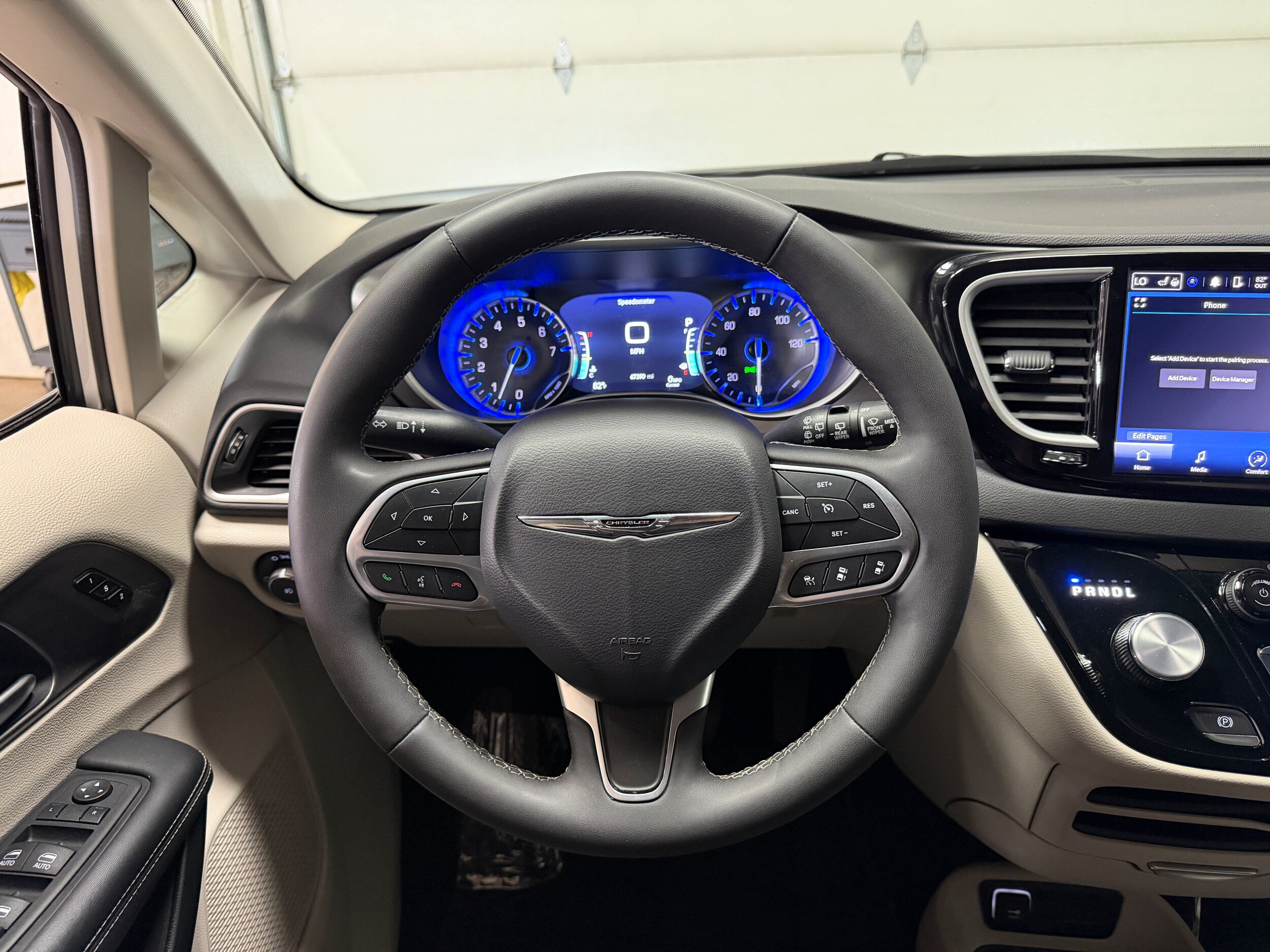 Used 2024 Chrysler Pacifica Touring-L FWD image 17
