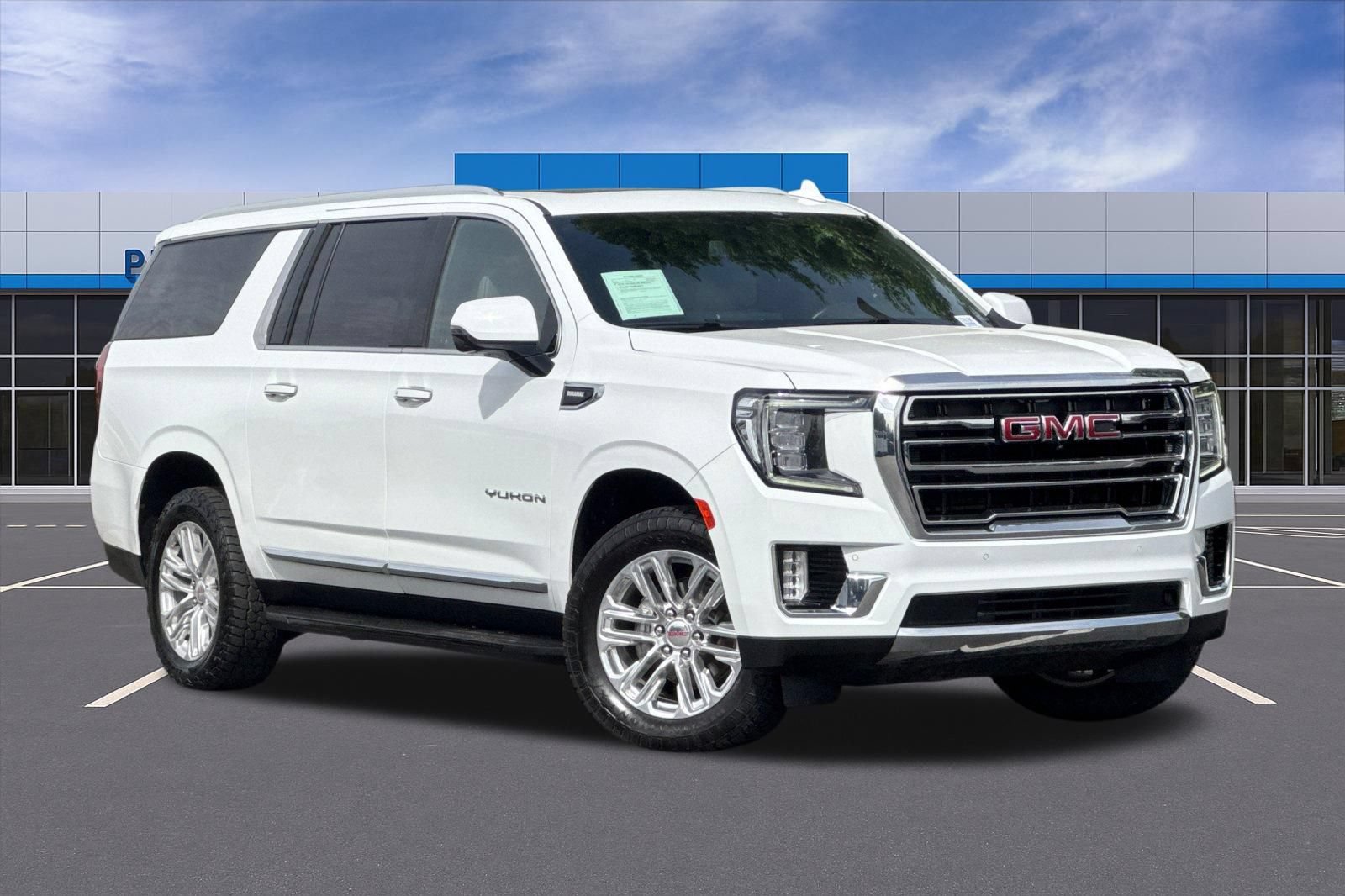 Certified 2024 GMC Yukon XL SLT w/ SLT Premium Package AWD/4WD image 2