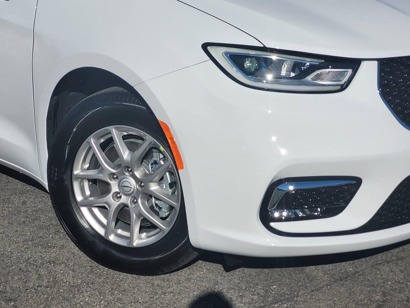 New 2026 Chrysler Pacifica Select FWD image 6
