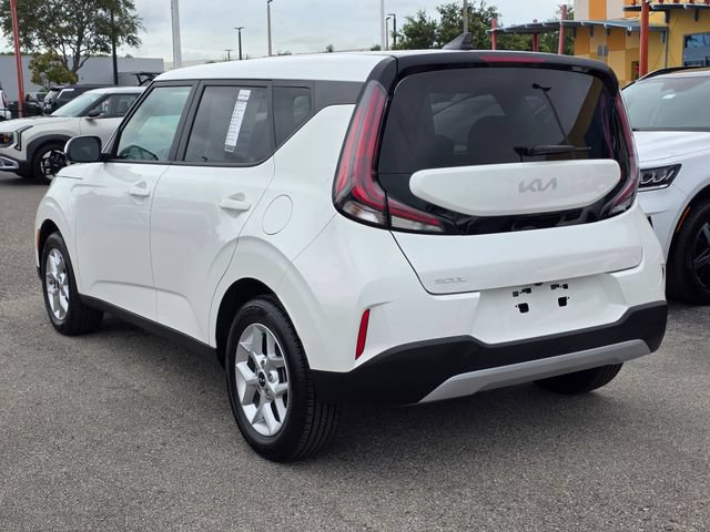 Certified 2025 Kia Soul LX w/ LX Technology Package FWD image 10