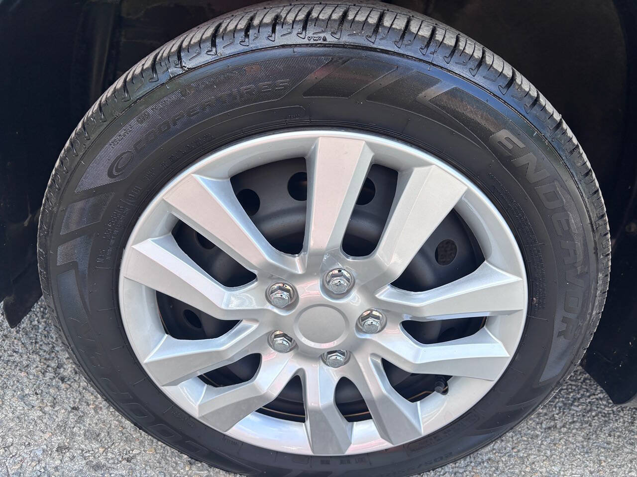 Used 2011 Toyota Matrix FWD image 18