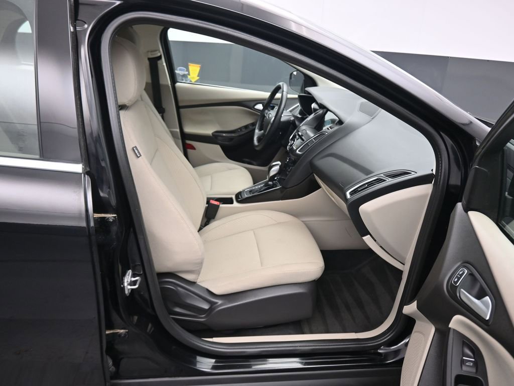 Used 2016 Ford Focus Electric Hatchback image 40