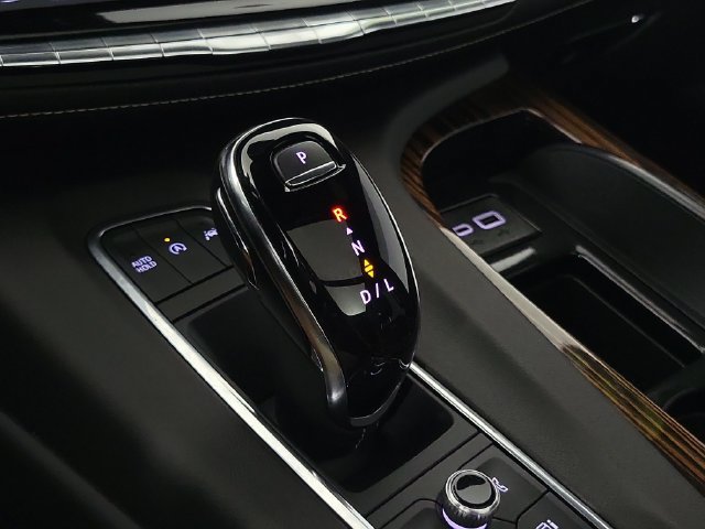 Used 2024 Cadillac Escalade Premium Luxury AWD/4WD image 33