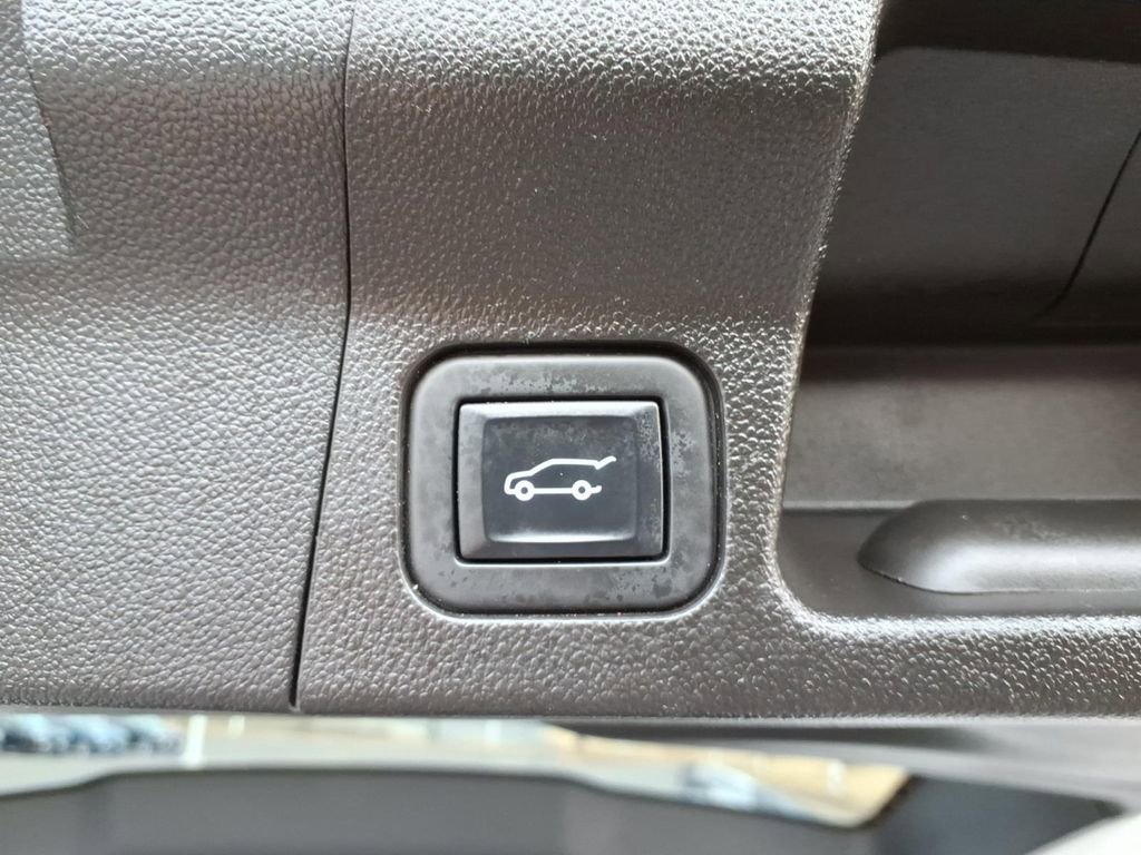 Certified 2023 GMC Acadia SLE w/ Driver Convenience Package image 35