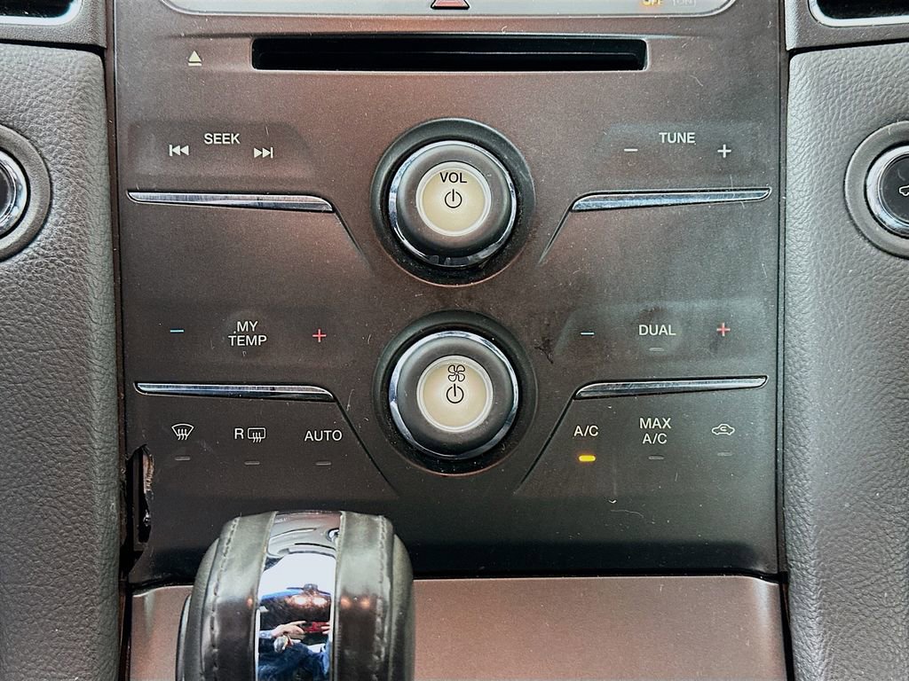 Used 2013 Ford Taurus SEL image 14