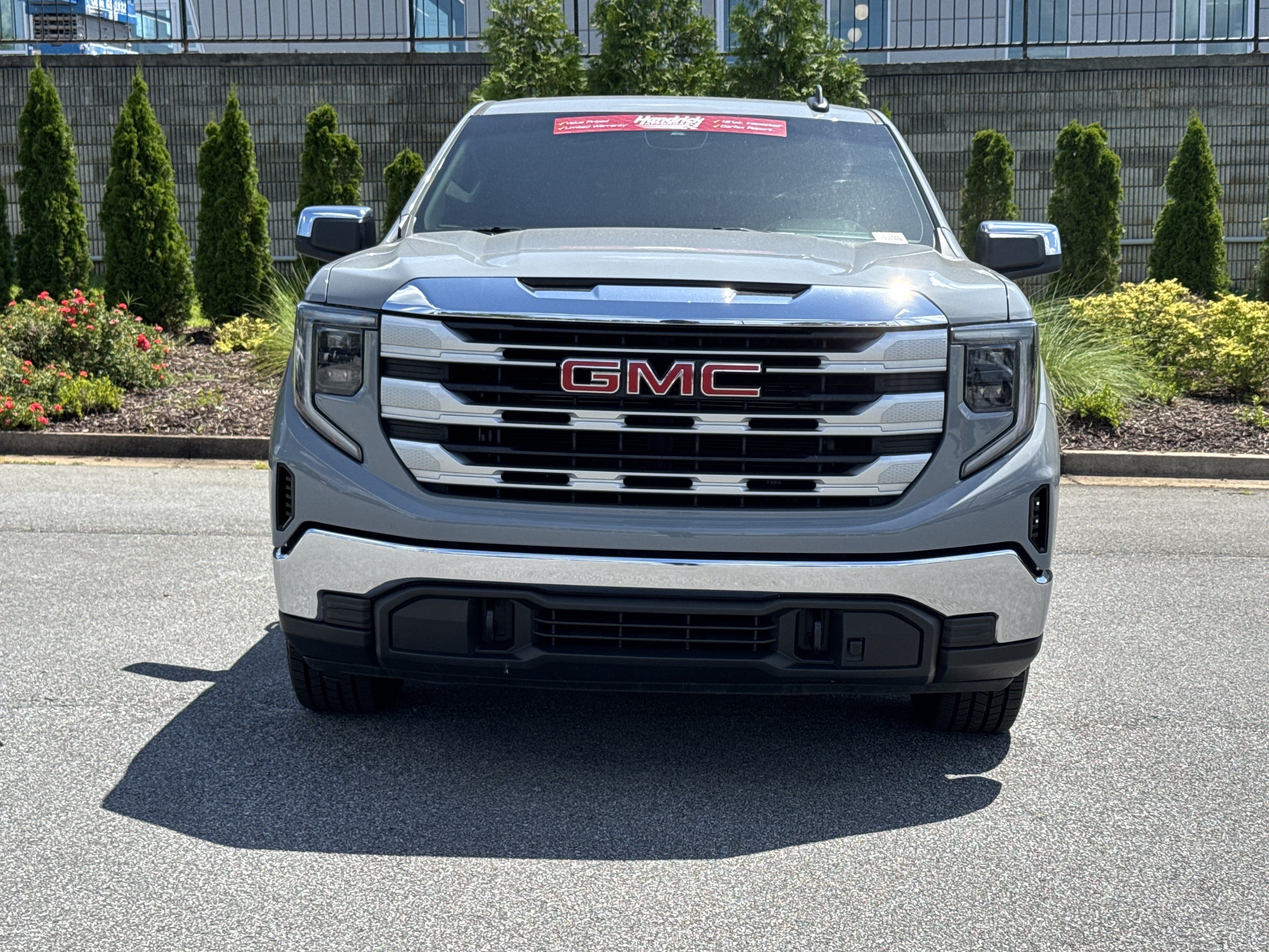 Used 2024 GMC Sierra 1500 SLE w/ Preferred Package AWD/4WD image 3