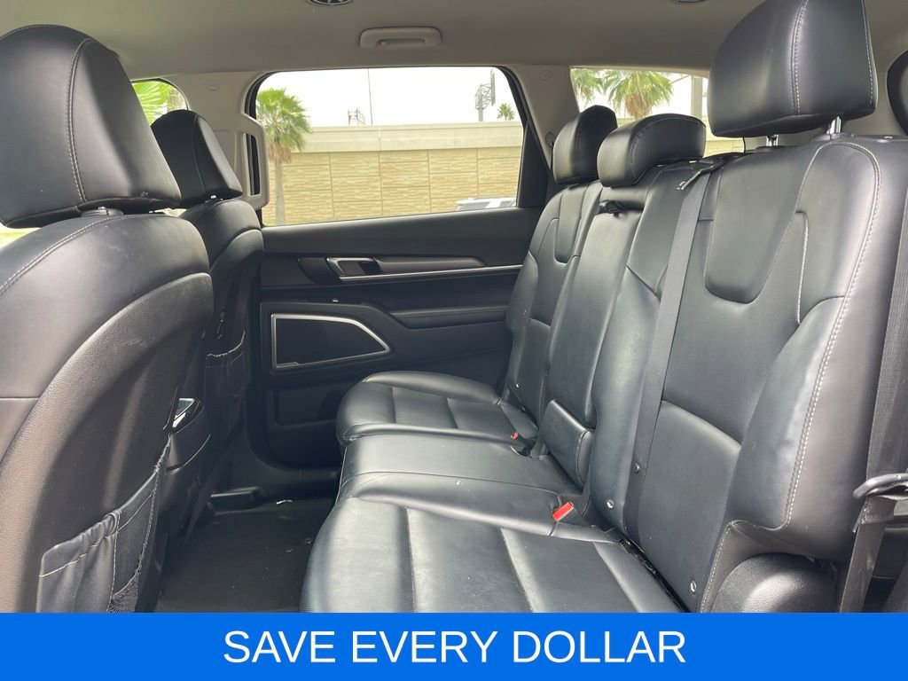 Used 2022 Kia Telluride LX FWD image 16