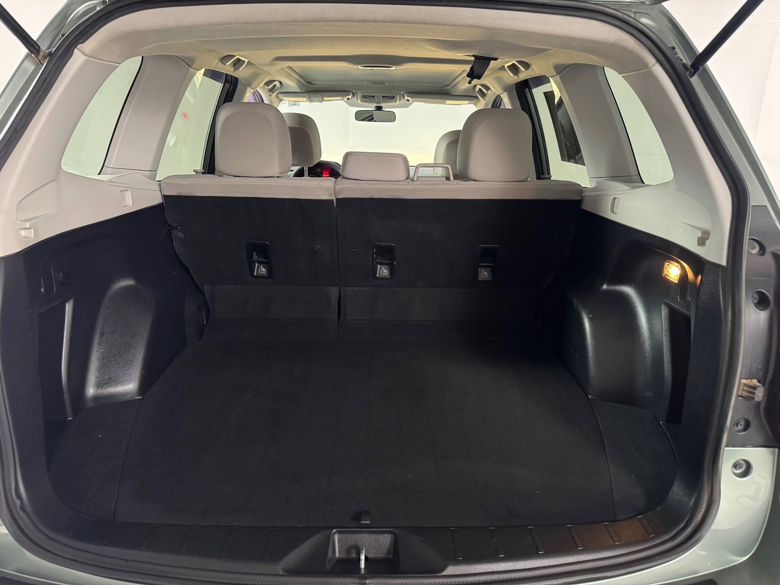 Used 2014 Subaru Forester 2.5i Premium w/ All-Weather Package AWD/4WD image 18