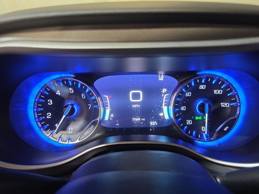 Used 2023 Chrysler Pacifica Touring-L FWD image 10