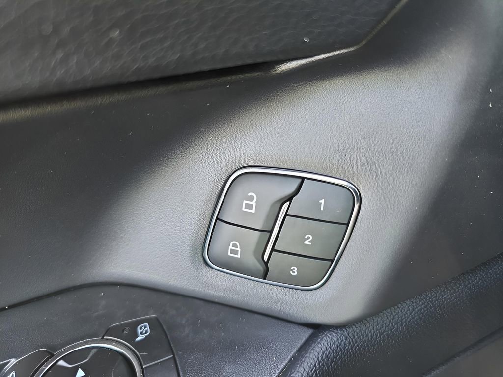 Used 2022 Ford Expedition Max Limited image 16