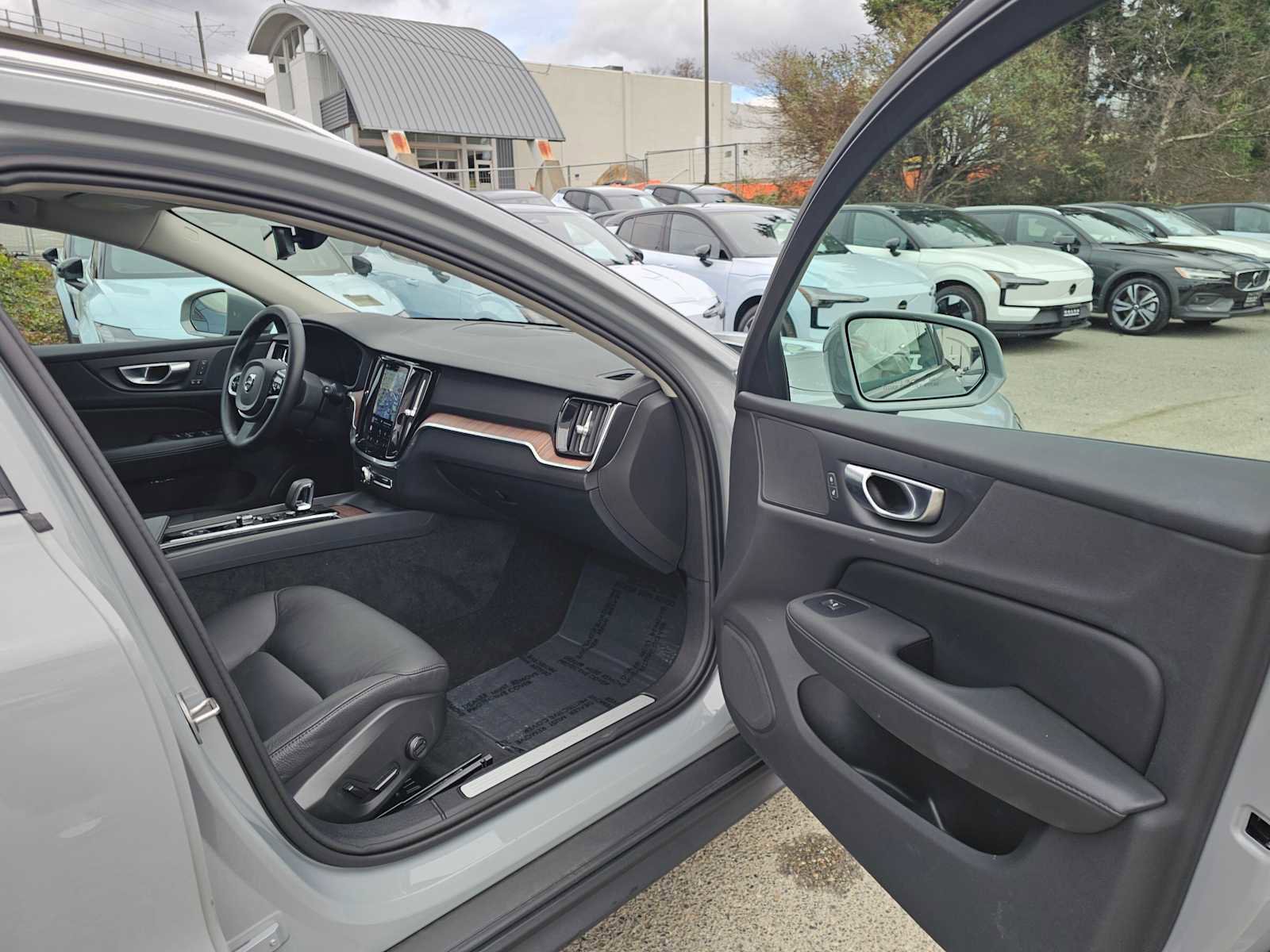 Certified 2025 Volvo V60 B5 Cross Country Plus image 12