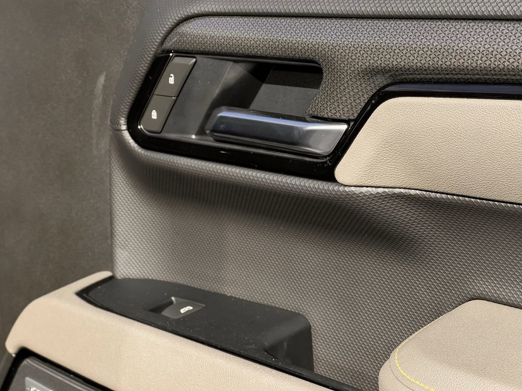 Used 2025 Chevrolet Silverado 1500 ZR2 w/ Technology Package image 39