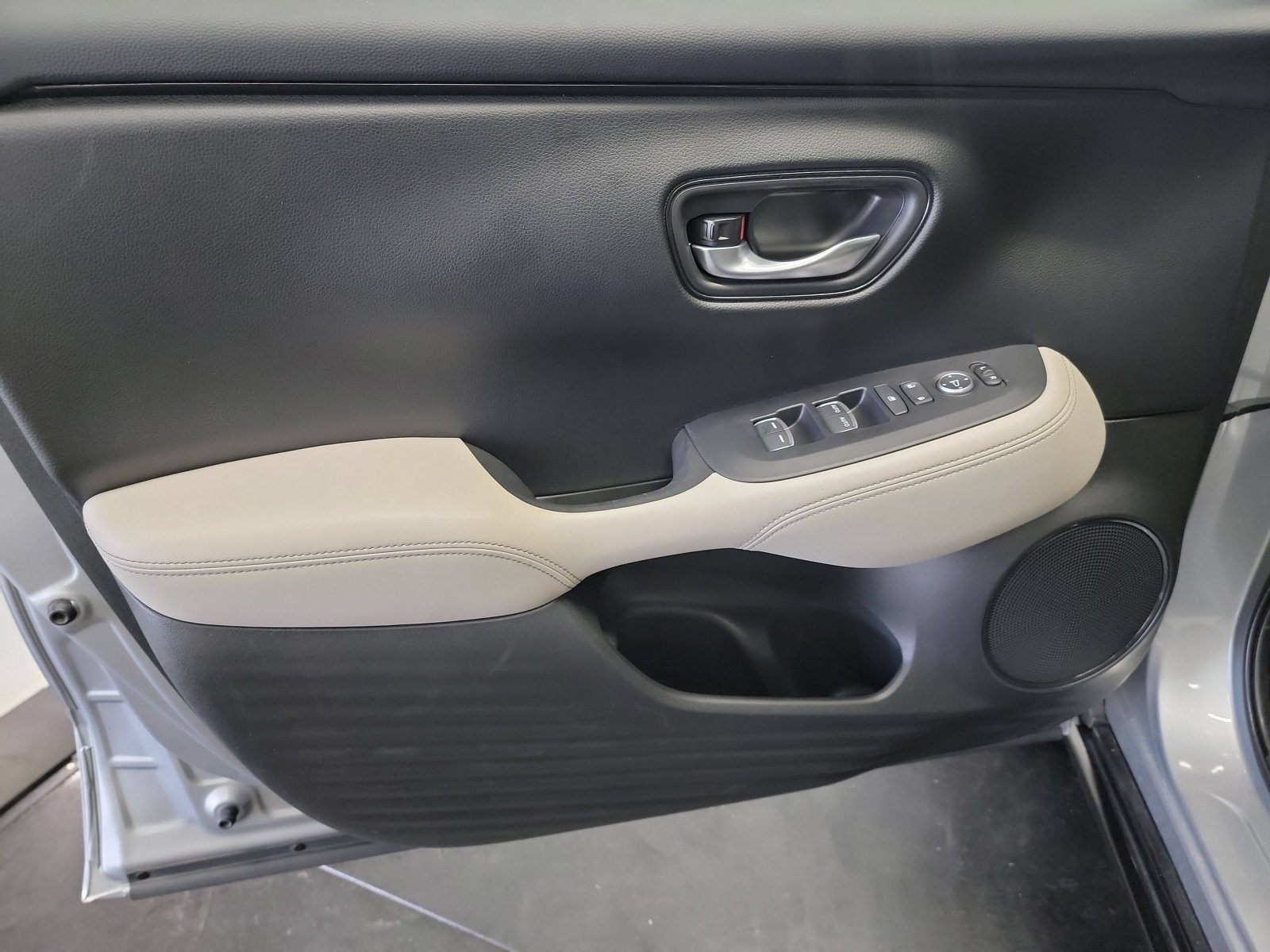 Certified 2025 Honda HR-V EX-L image 13
