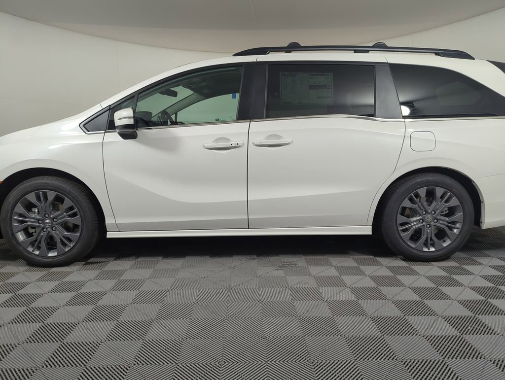 New 2026 Honda Odyssey Touring image 2