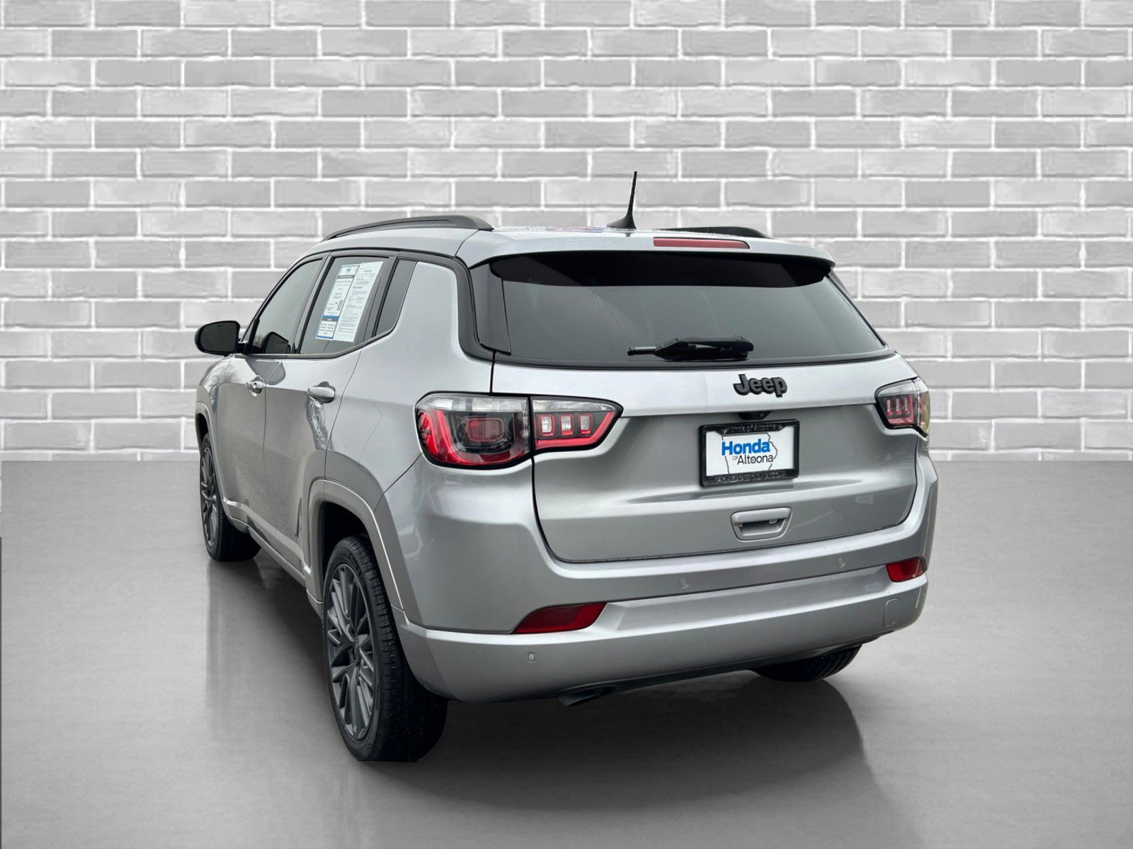 Used 2023 Jeep Compass Limited image 3