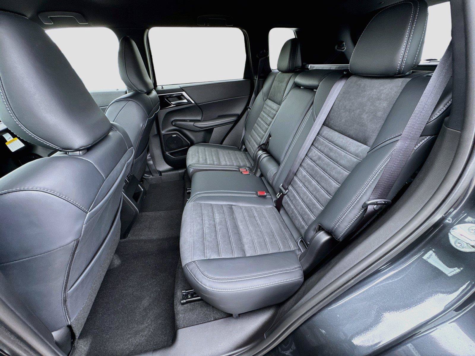 New 2026 Mitsubishi Outlander SE FWD image 24