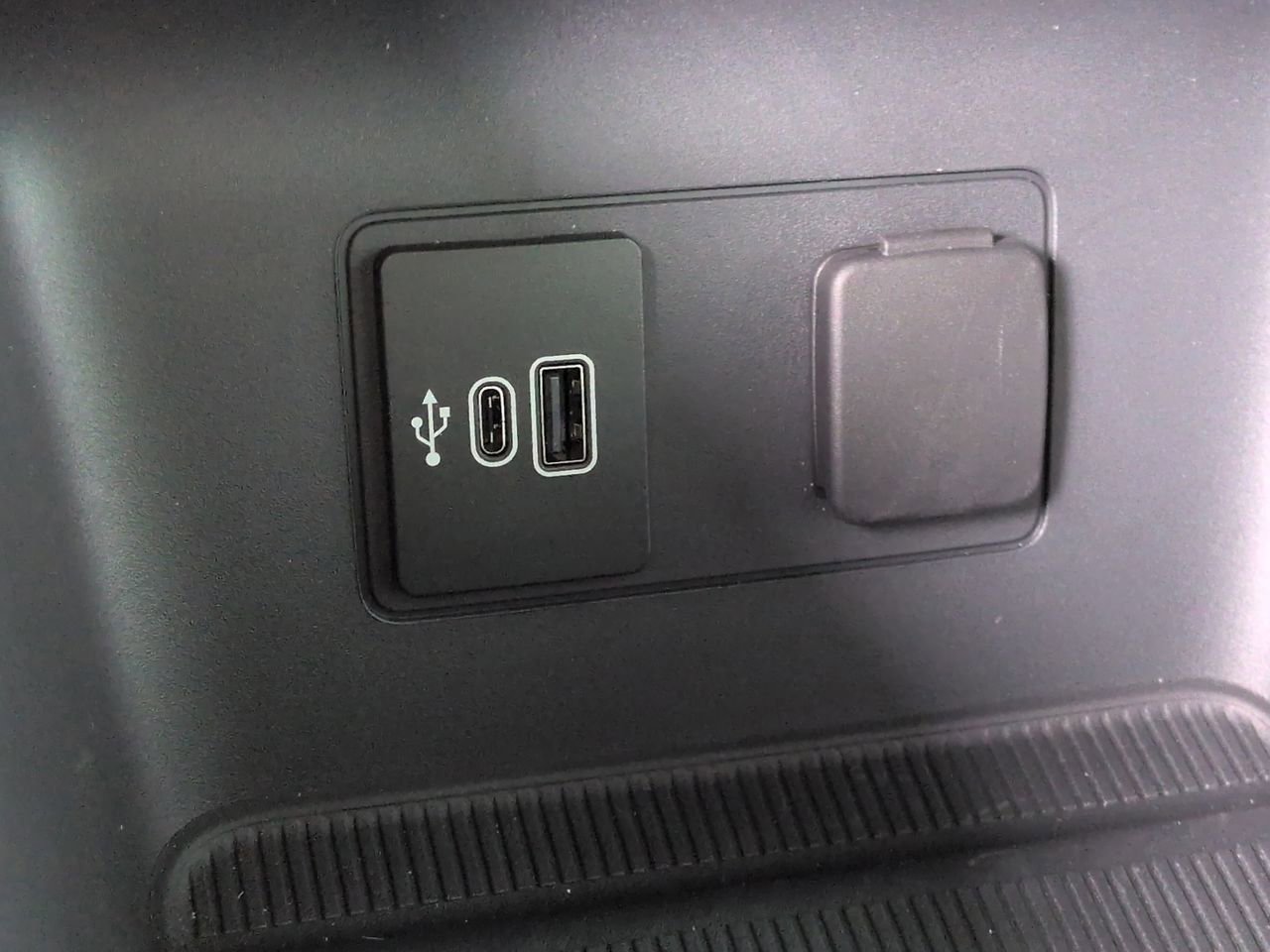 Used 2026 Ford Explorer Platinum w/ LUX Leather Package image 21