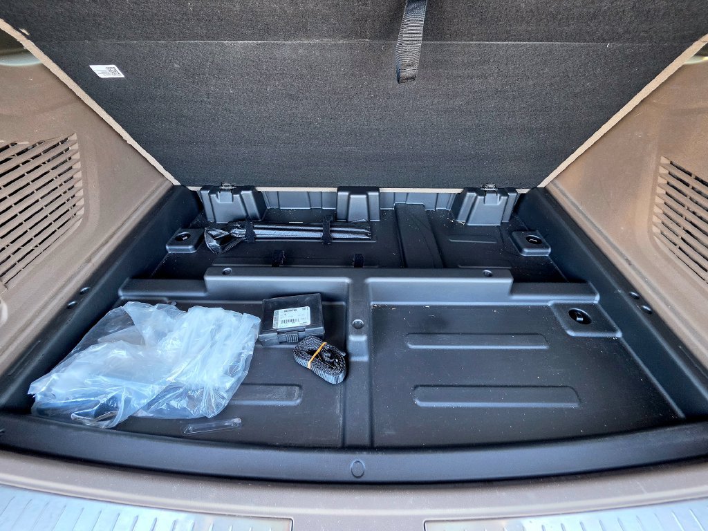 Used 2024 GMC Yukon XL Denali AWD/4WD image 7