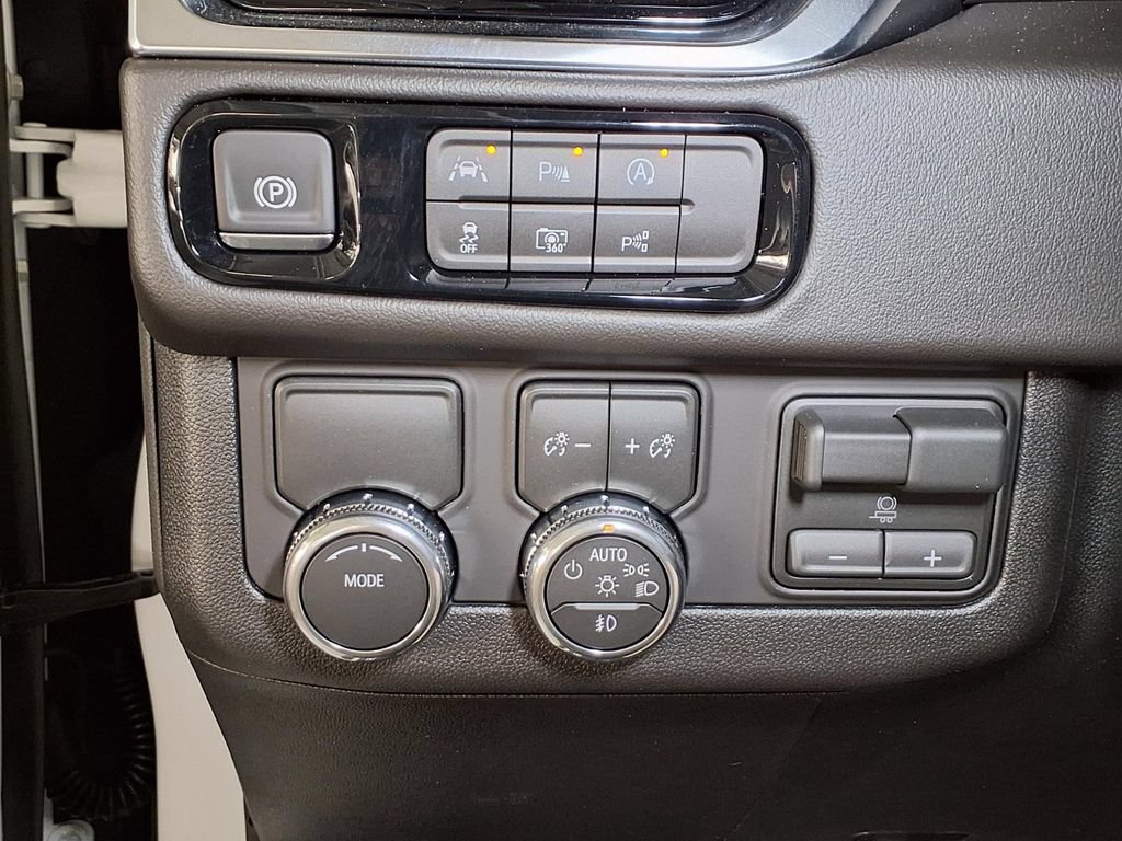 New 2026 GMC Yukon XL Elevation w/ Elevation Premium Package RWD image 17