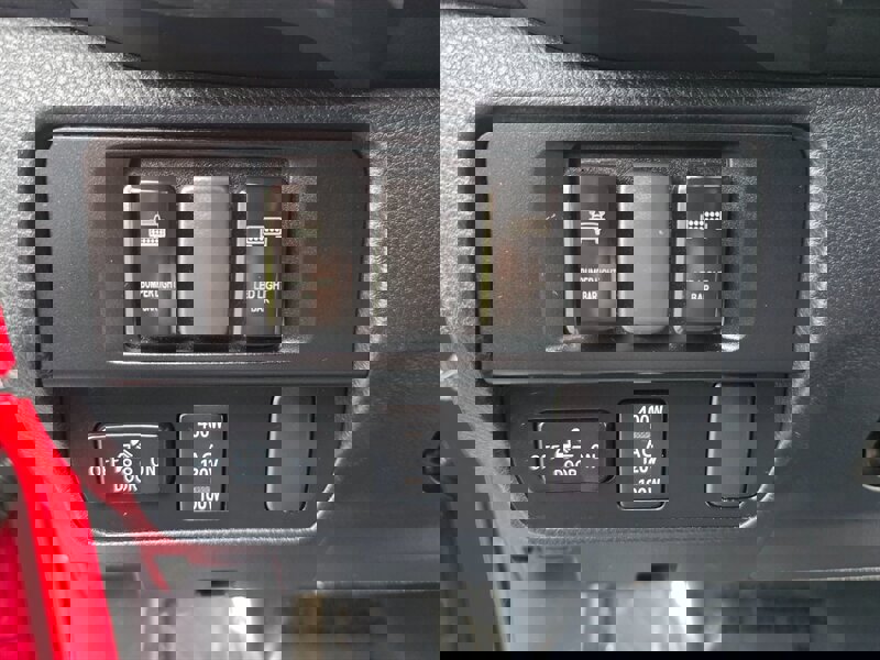 Used 2016 Toyota Tacoma TRD Off-Road w/ Premium & Technology Package AWD/4WD image 44