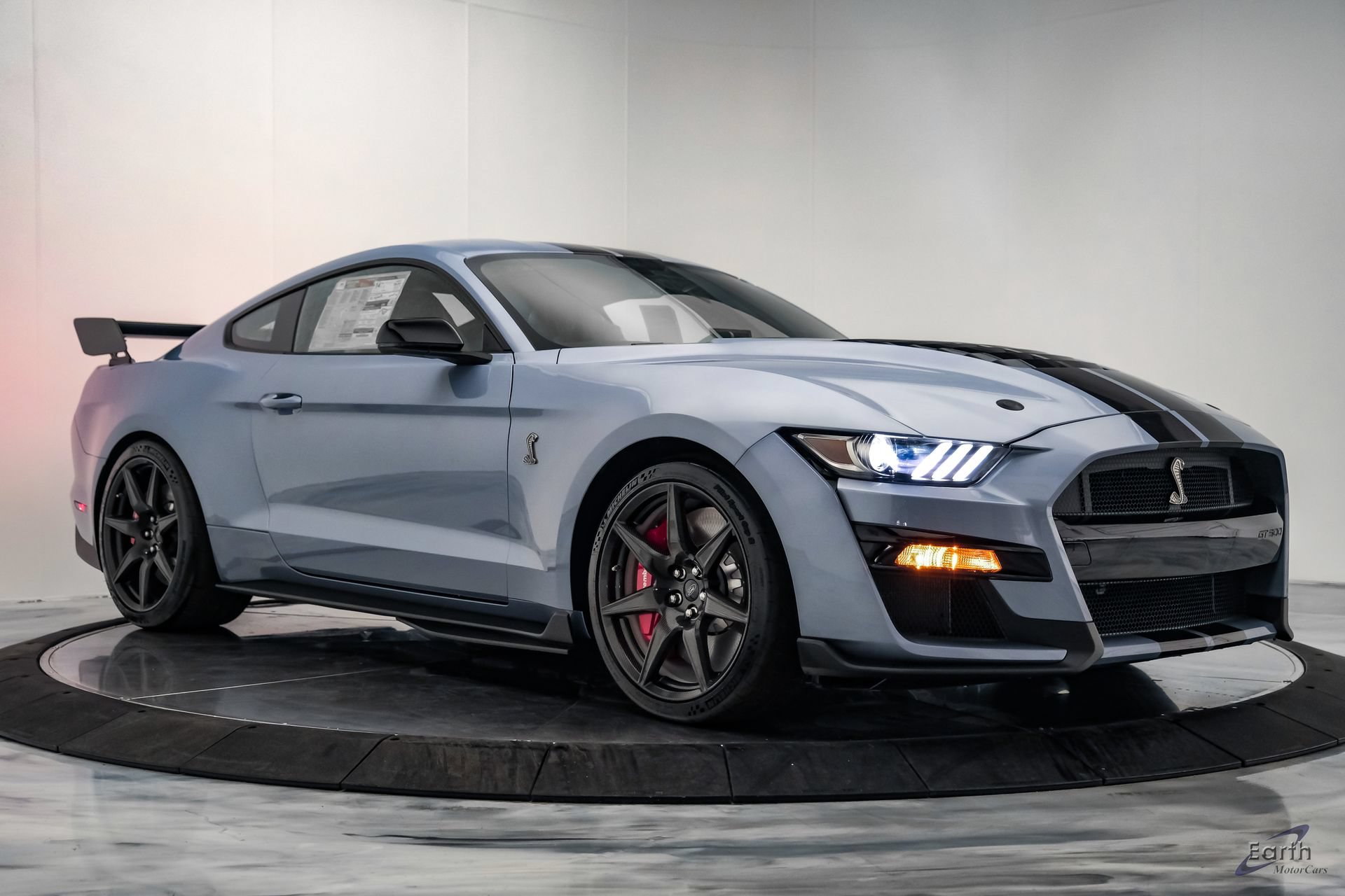 Used 2022 Ford Mustang Shelby GT500 w/ Carbon Fiber Track Pack RWD image 21